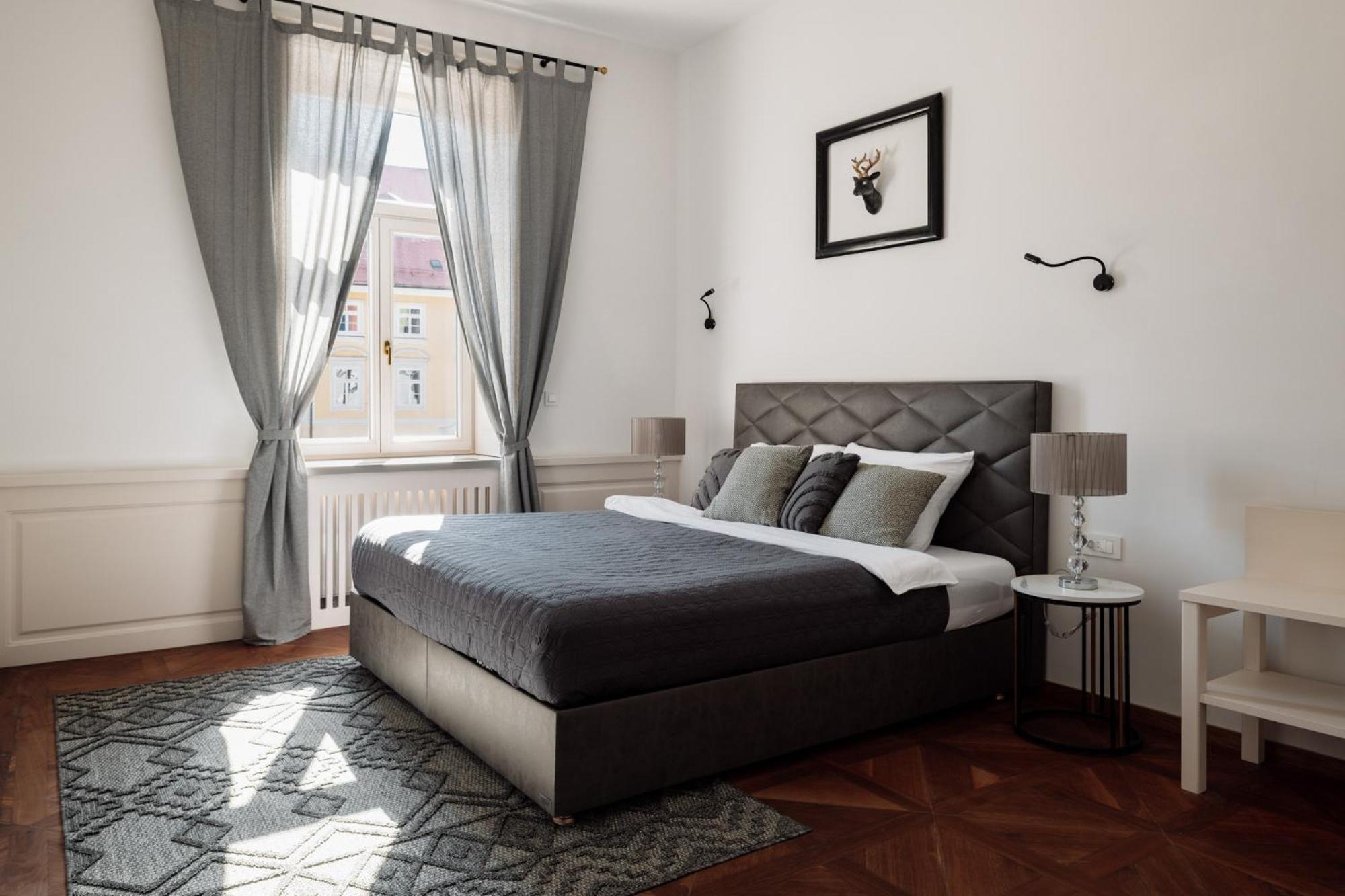 Main Square Apartments & Rooms Марибор Экстерьер фото