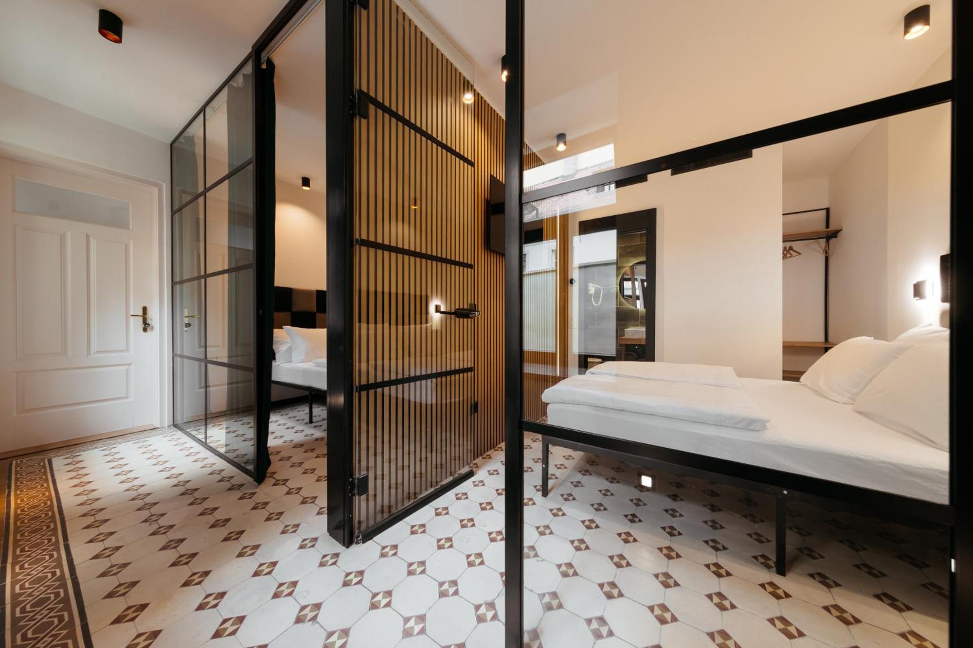 Main Square Apartments & Rooms Марибор Экстерьер фото